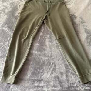Lululemon Men's ABC Tapered Joggers, Olive Green, Size L — Drawstring Sweatpants